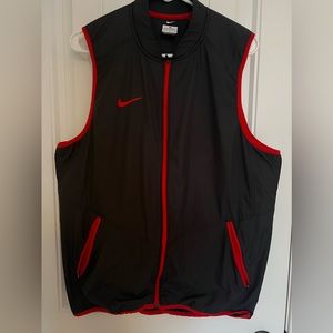 Nike Men’s Dark Grey lightweight Vest
